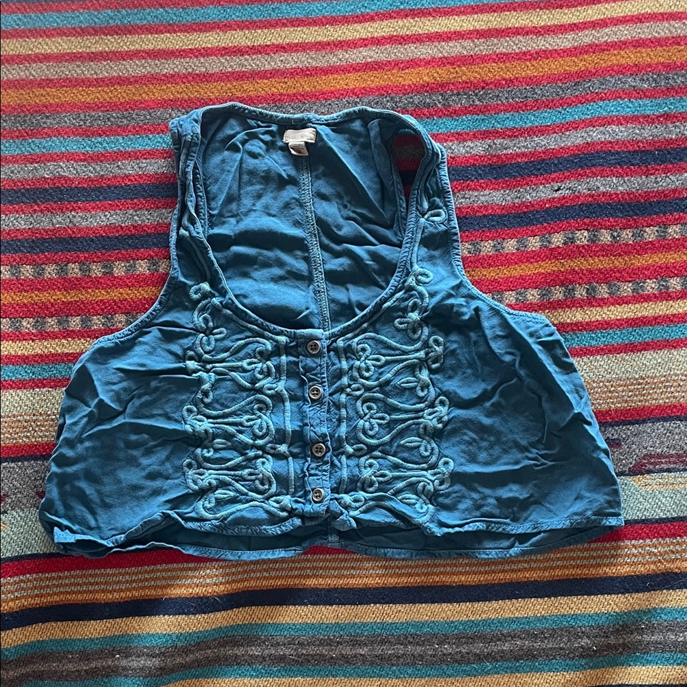 Ecote Teal Embroidered Button-Front Crop Tank
